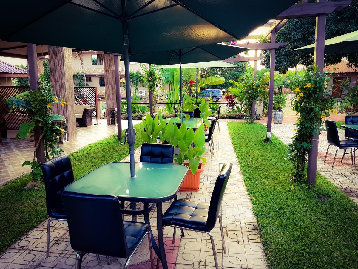 Sweet Garden Hotel Кумасі Екстер'єр фото
