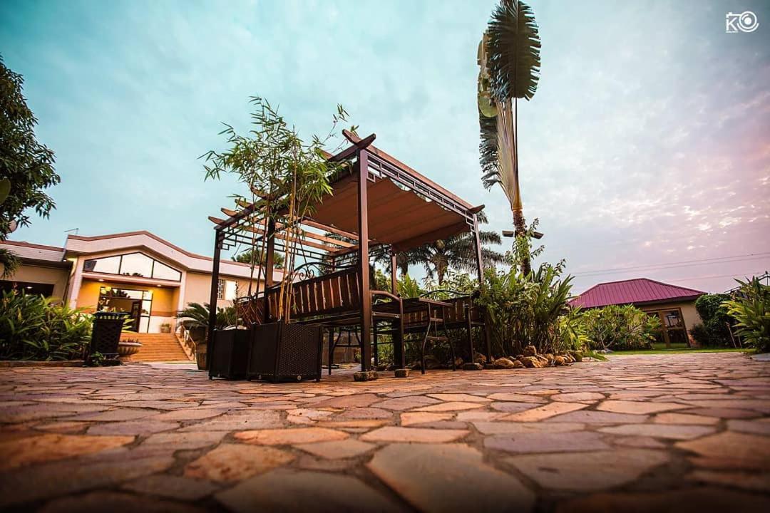 Sweet Garden Hotel Кумасі Екстер'єр фото